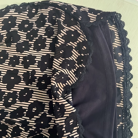 Sans Souci Print Shorts - Picture 6 of 7